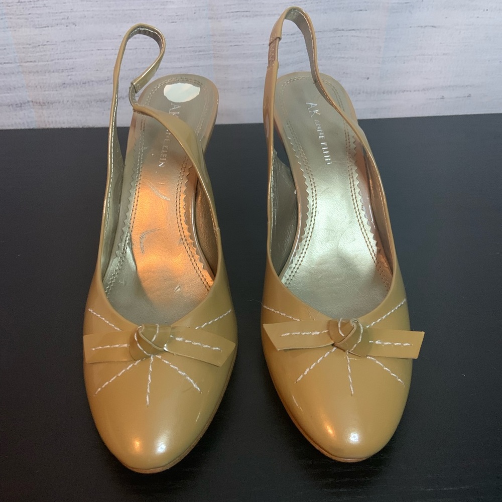 Tan Anne Klein Pump w/ Wooden Heel Size:9.5